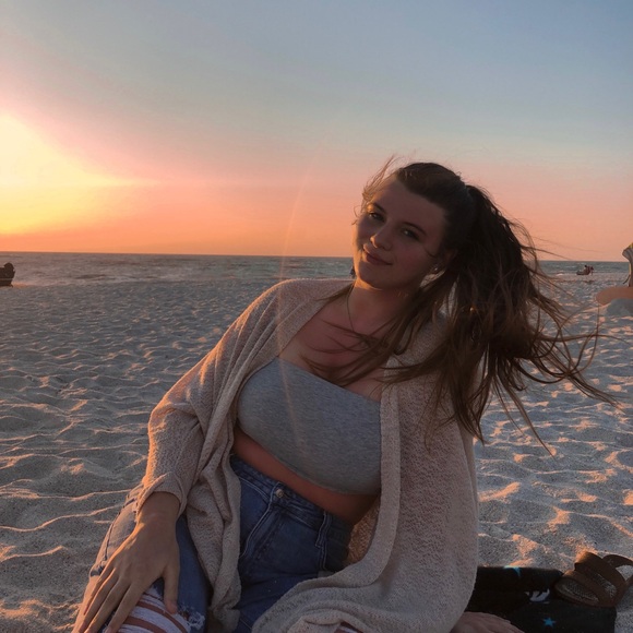 Meet your Posher, Madison - Picture 1 of 1